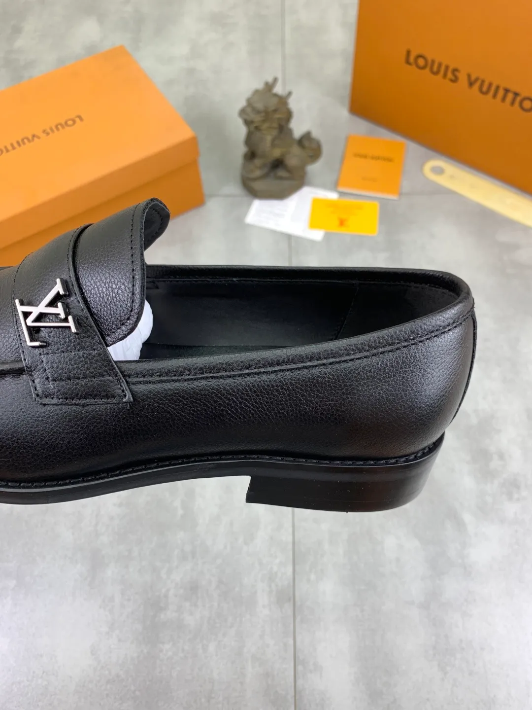 Men's Men's Shoes 💰P420 [New Style] 💰Yangli💎💎💎[Louis Vuitton] LV high-end men's formal business leather shoes, original order 1:1! Original imported calfskin, original metal buckle, imported sheepskin lining for feet, original outsole, men's shoe size: 39-45 (38.46 customized) black optional